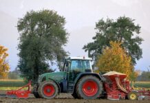 Jak reguluje się ilość wysiewu nasion w siewniku rzędowym?